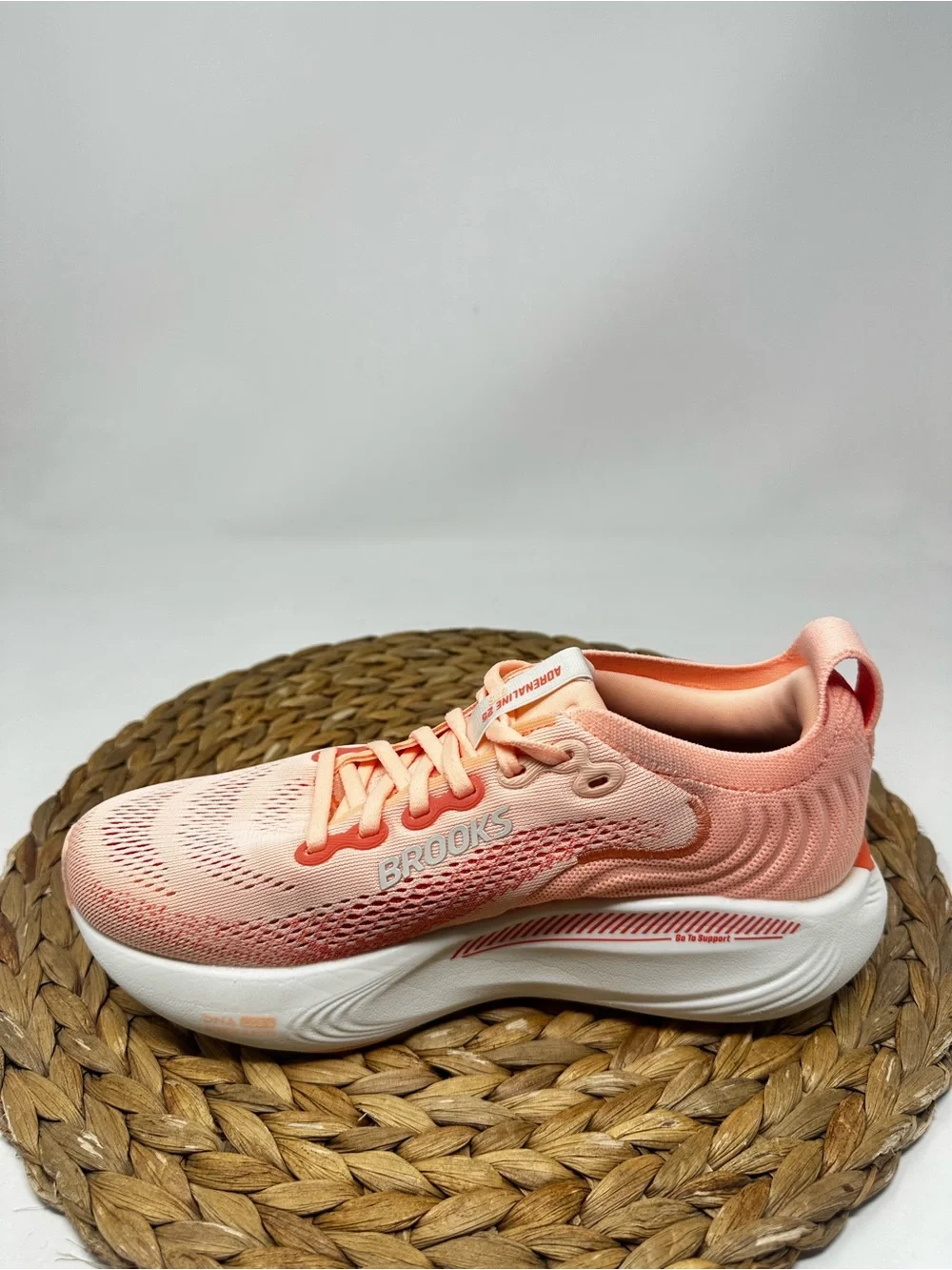 BROOKS Adrenaline GTS 25 Running Shoes Peach Echo Coconut Size 6.5 Women's - Picture 2 of 9